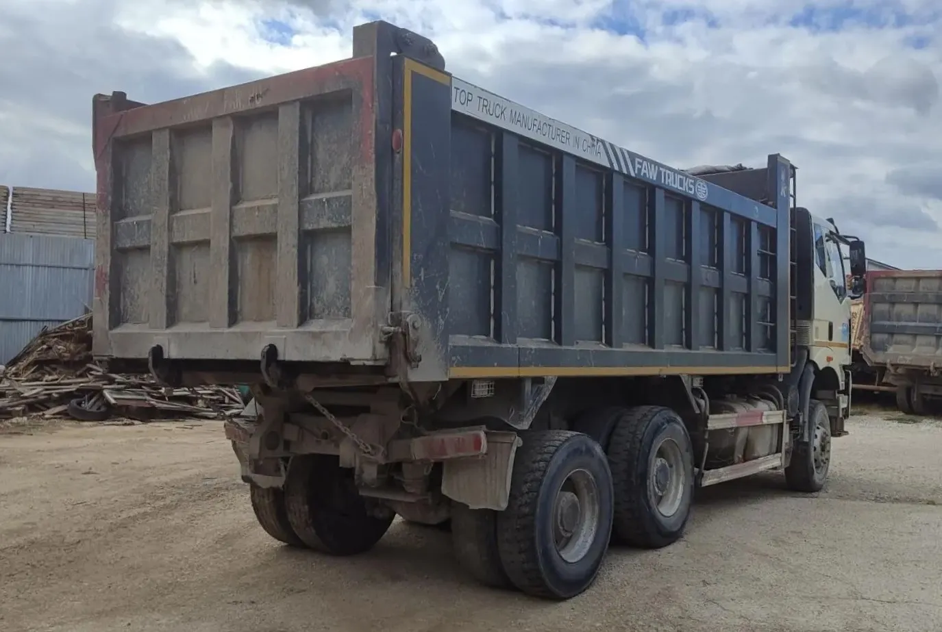 FAW CA 3250 6x4 Самосвал, фото 3