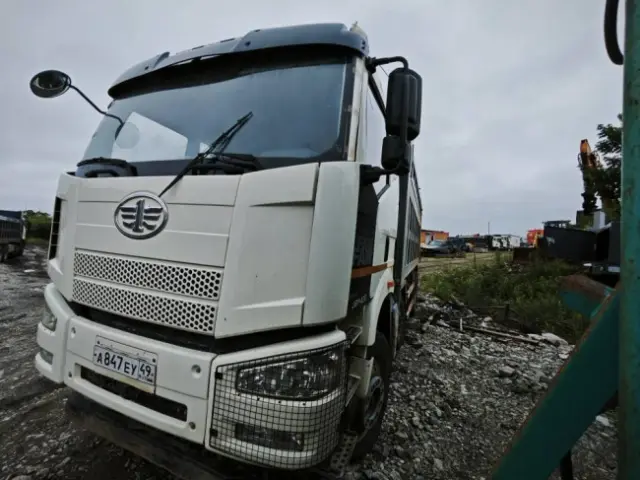 FAW J6