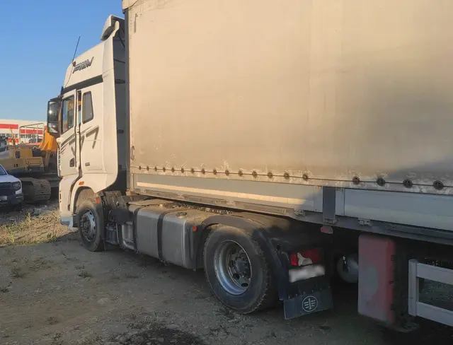 FAW J7 4x2 Седельный тягач, фото 4