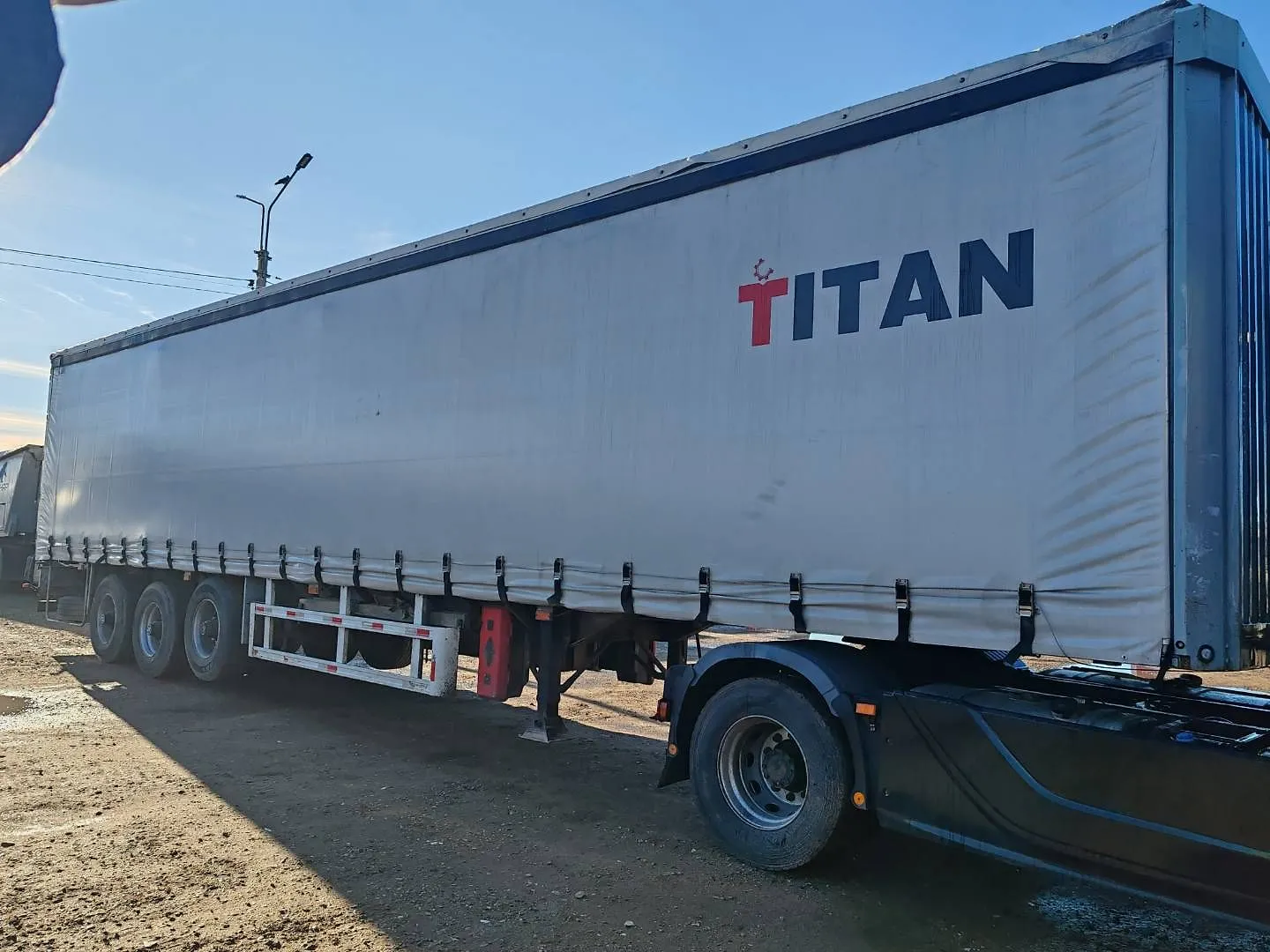 TITAN LC9411* Полуприцеп шторный, фото 2