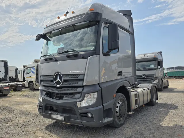 Mercedes-Benz Actros 4x2 Седельный тягач