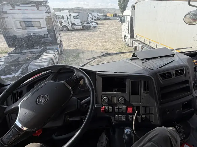 Shacman SX* 6x6 Седельный тягач, фото 5