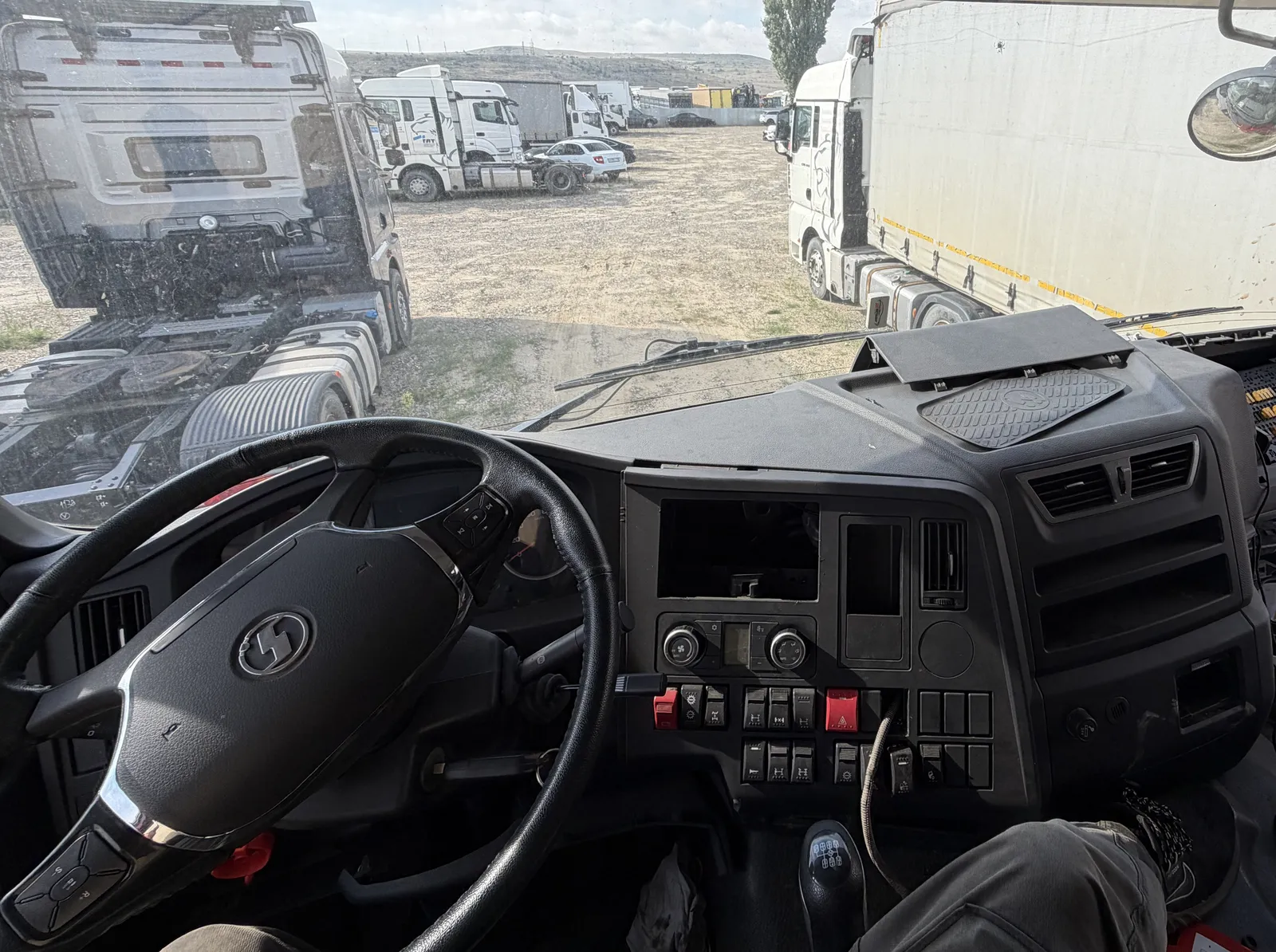Shacman SX* 6x6 Седельный тягач, фото 5