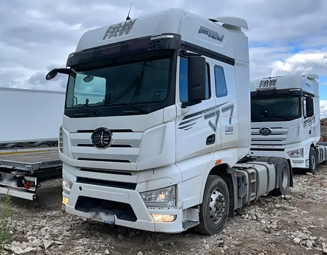 FAW J7 4x2 Седельный тягач