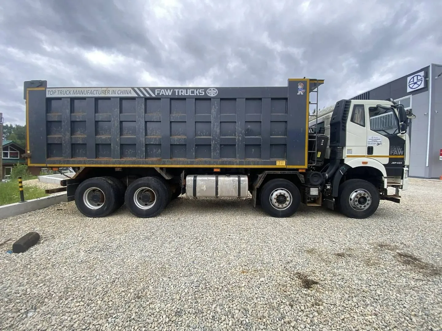 FAW CA 3310 8x4 Самосвал, фото 4