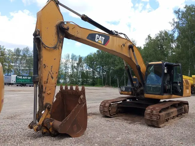 Caterpillar 330D2L