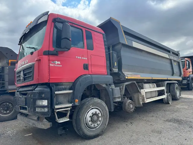 HOWO T5G 8x4 Самосвал