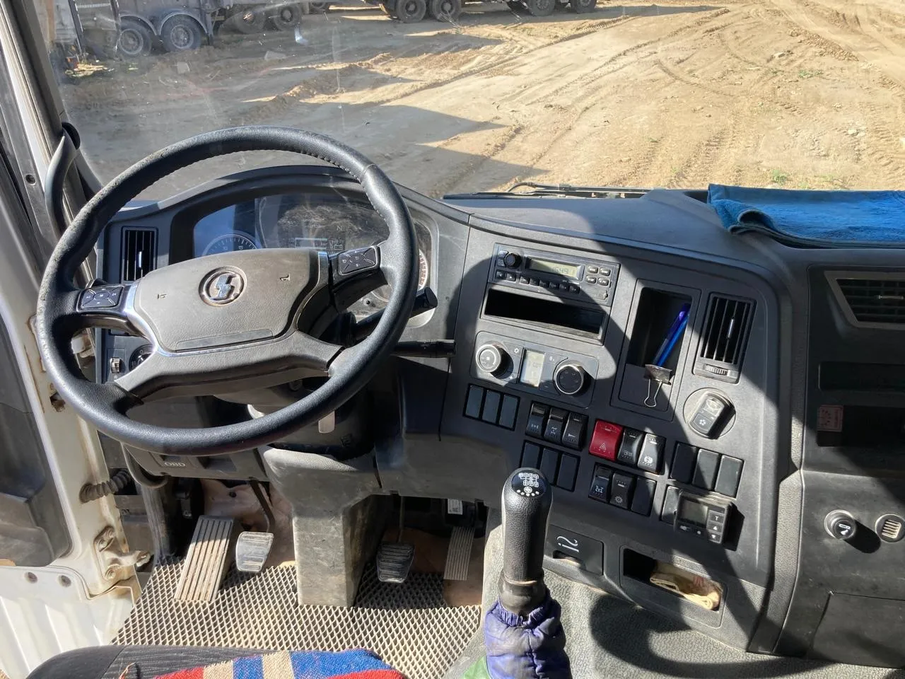 Shacman SX* 6x4 Самосвал, фото 5