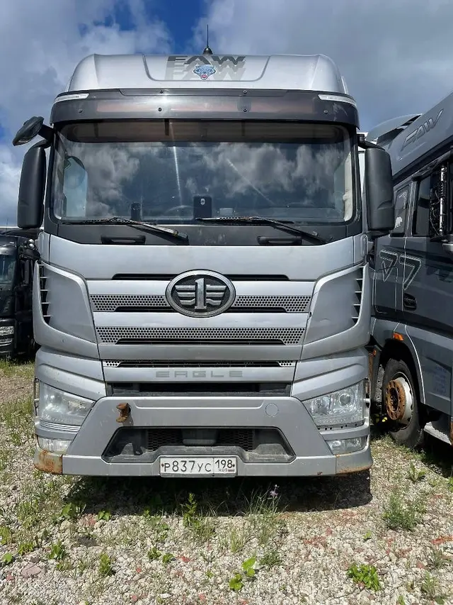 FAW J7 4x2 Седельный тягач