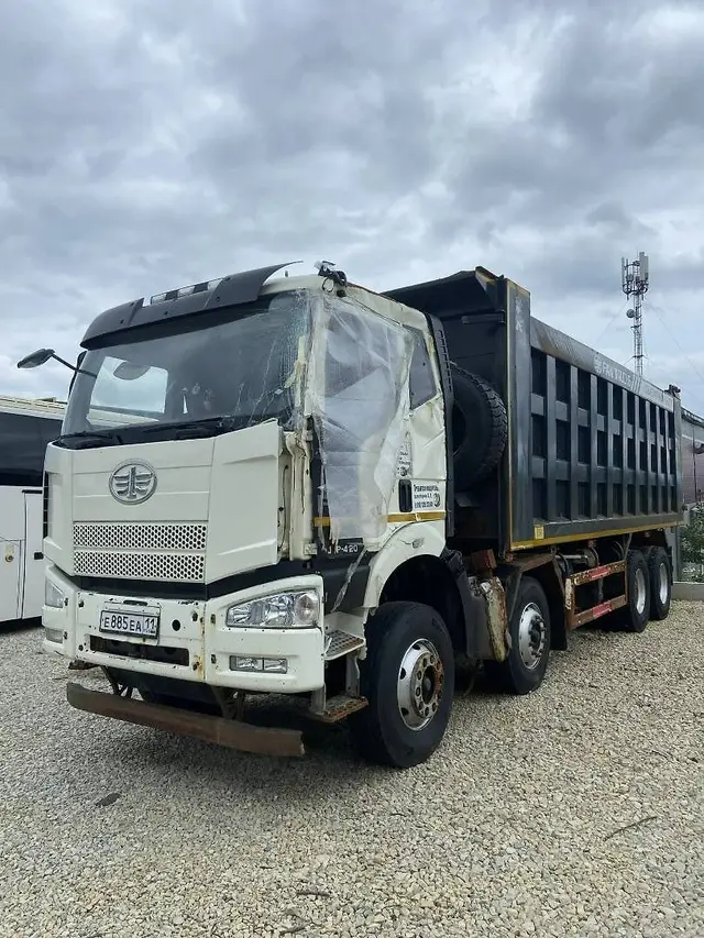 FAW CA 3310 8x4 Самосвал