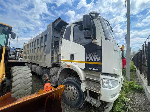FAW J6 8x4 Самосвал, фото 3