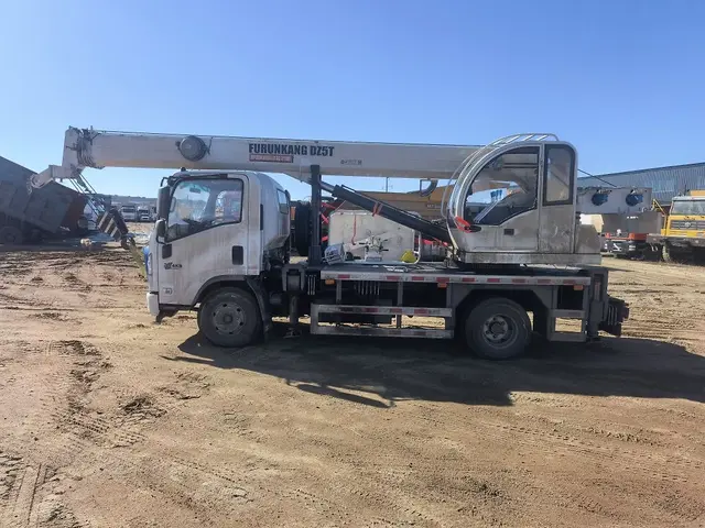 ISUZU ELF 8.3 4x2 Автокран, фото 4