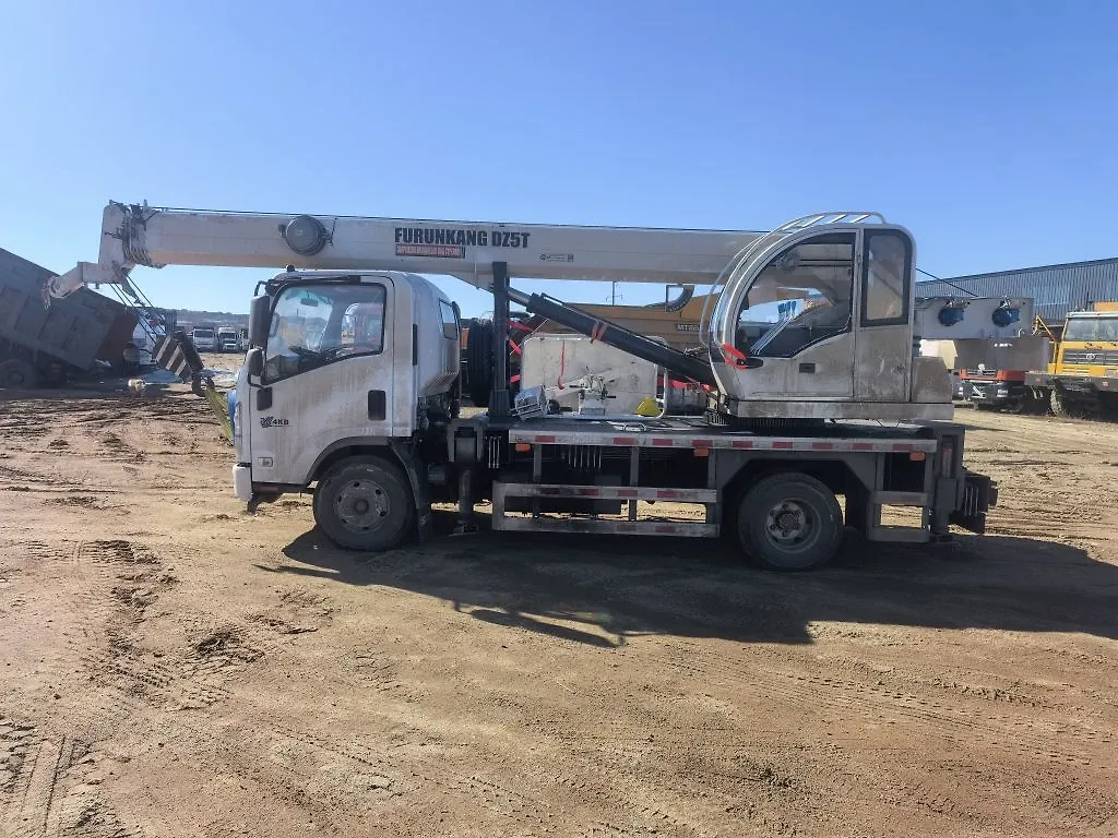 ISUZU ELF 8.3 4x2 Автокран, фото 4
