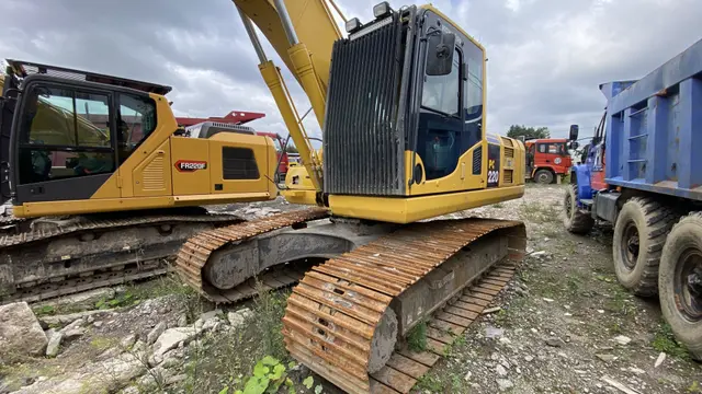 Komatsu РС220-8M0 Экскаватор