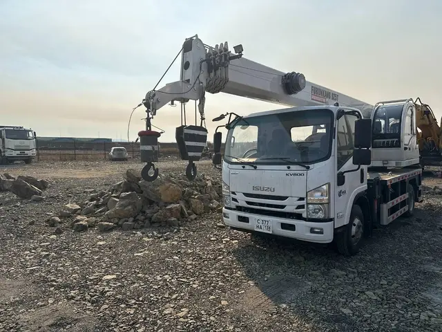 ISUZU ELF 8.3 4x2 Автокран, фото 3