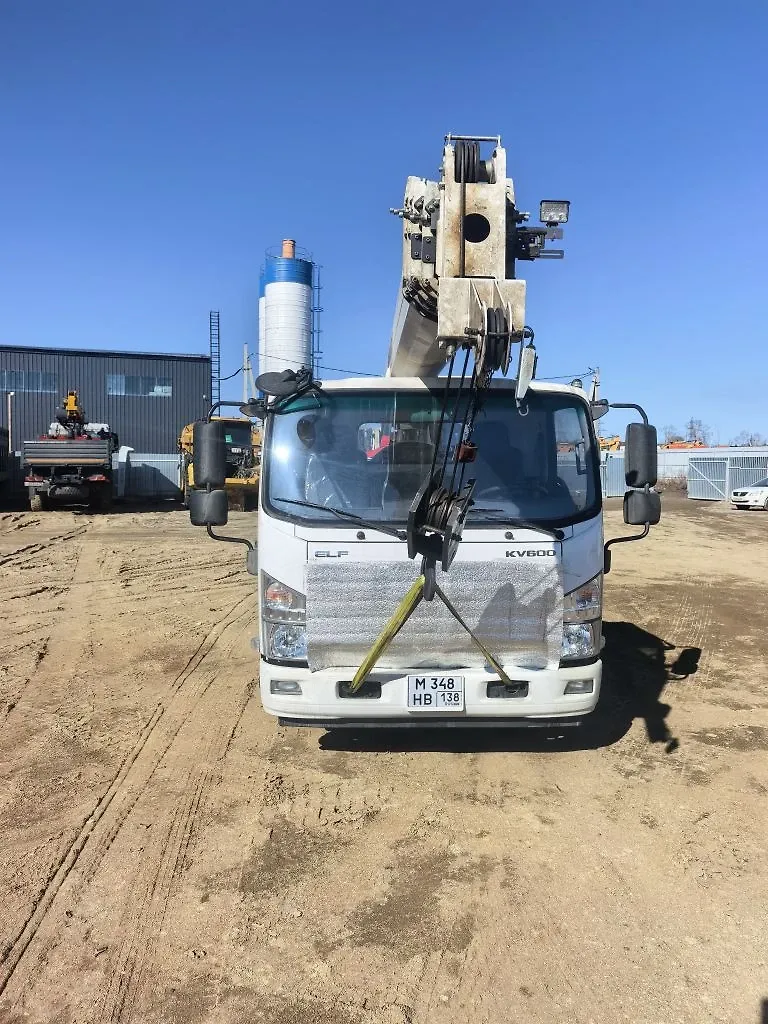 ISUZU ELF 8.3 4x2 Автокран, фото 2