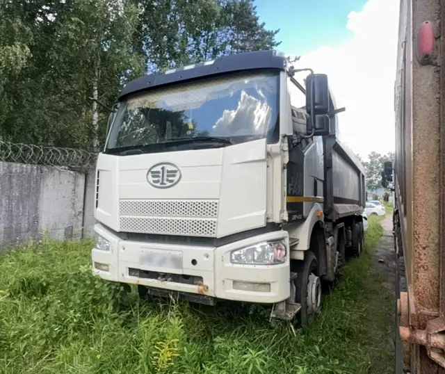FAW CA 3310 8x4 Самосвал