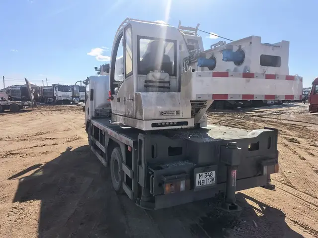 ISUZU ELF 8.3 4x2 Автокран, фото 5
