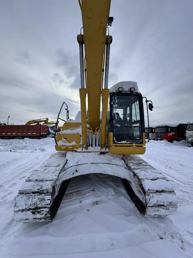 Komatsu PC 220 Экскаватор