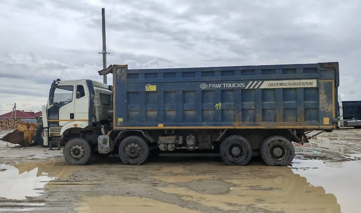 FAW CA 3310 8x4 Самосвал, фото 3