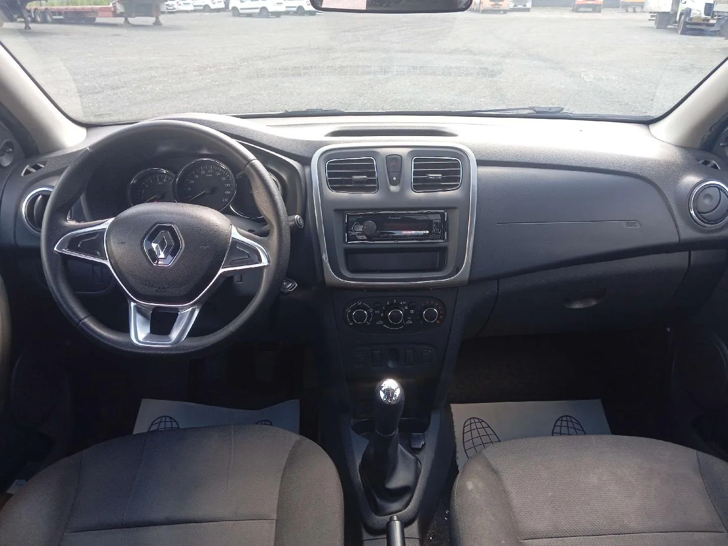 Renault Logan Stepway 1.6 Life, фото 5