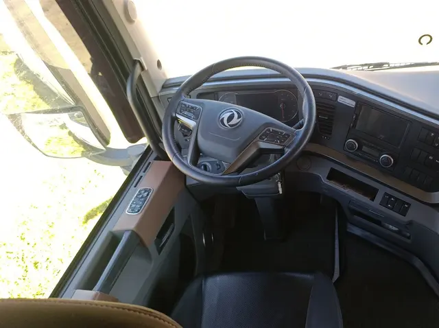 DONGFENG DFH 4x2 Седельный тягач, фото 5
