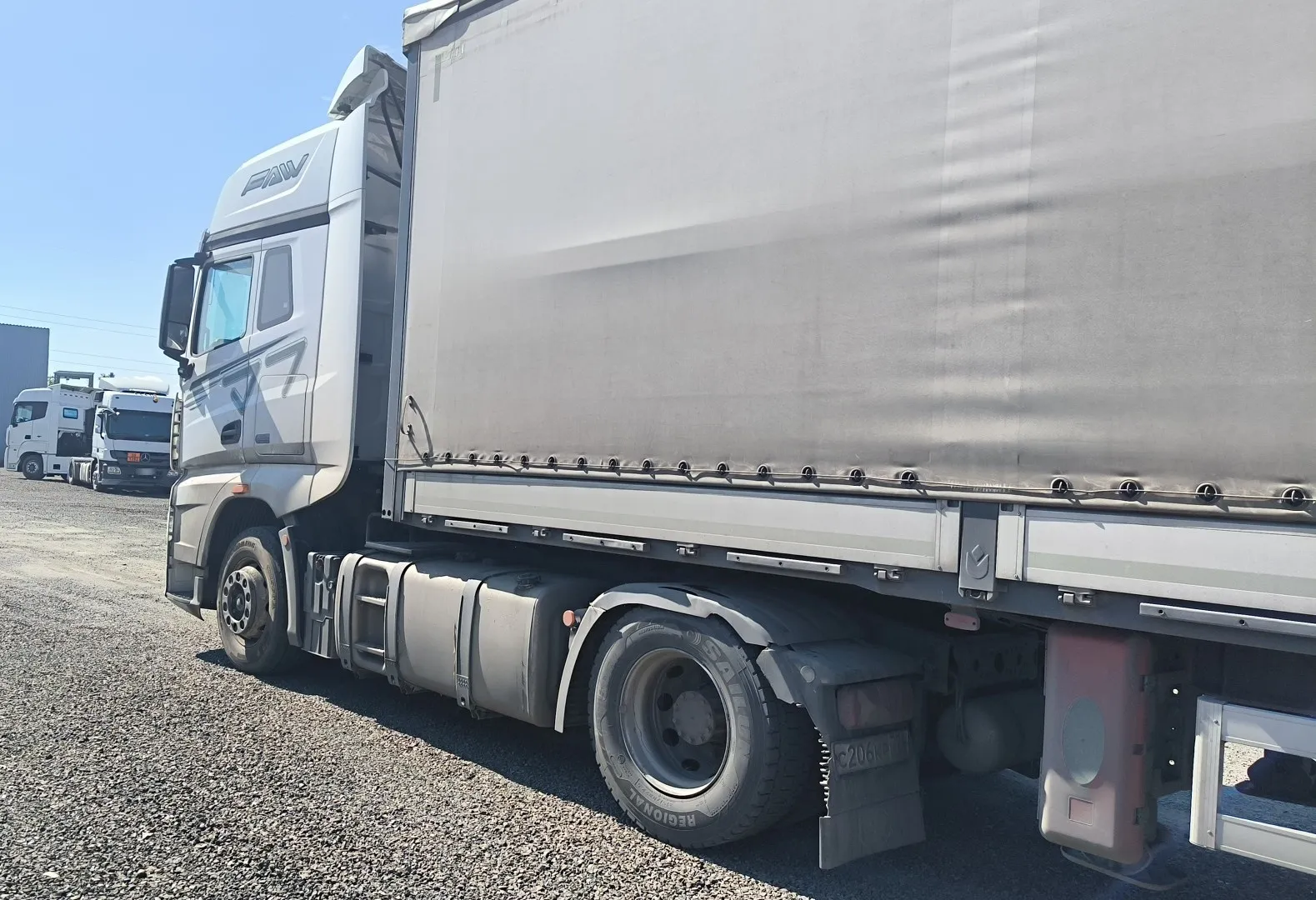 FAW J7 4x2 Седельный тягач, фото 4