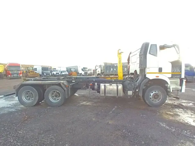 FAW J6 6x4 Мультилифт, фото 2