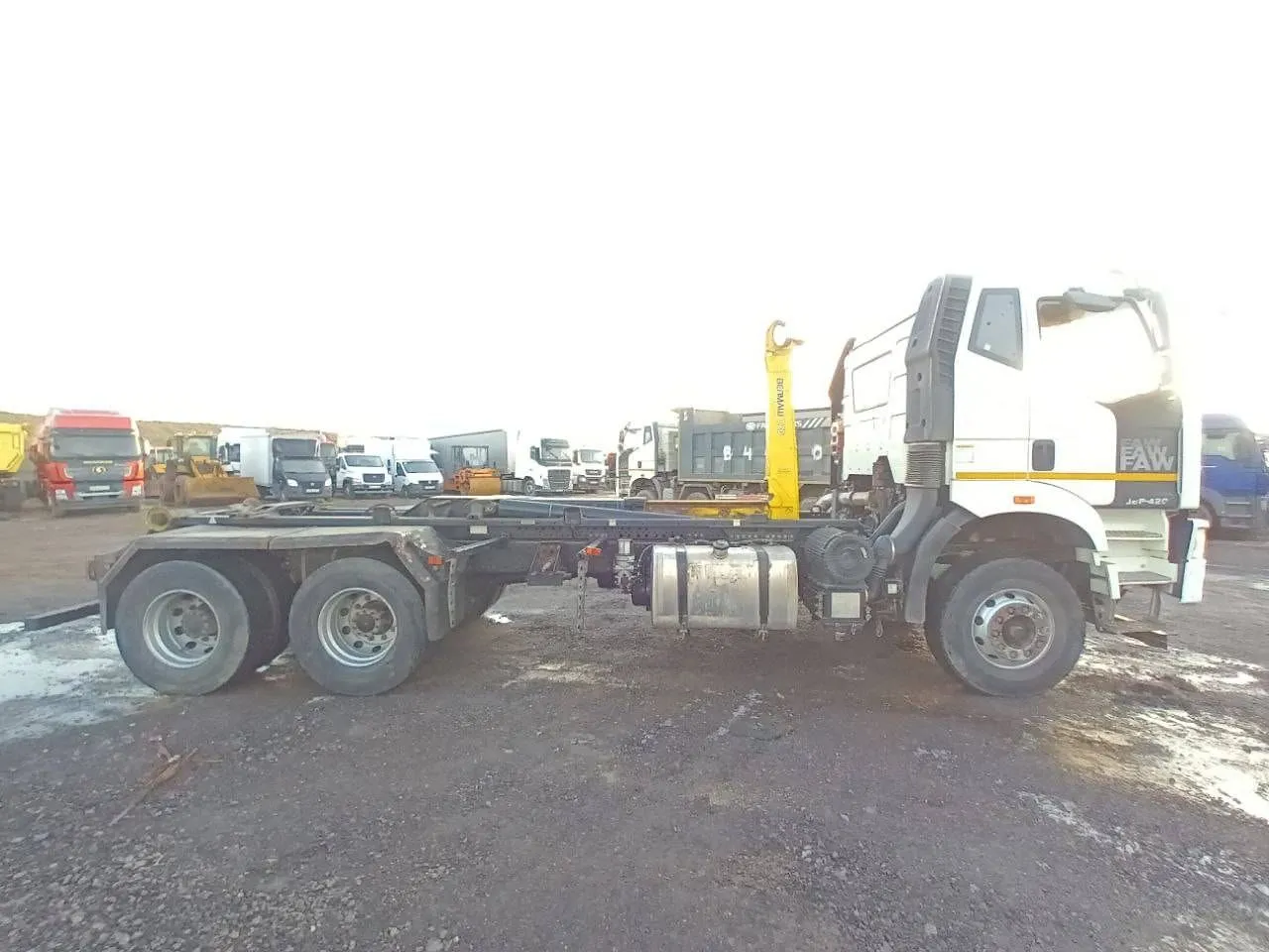 FAW J6 6x4 Мультилифт, фото 2