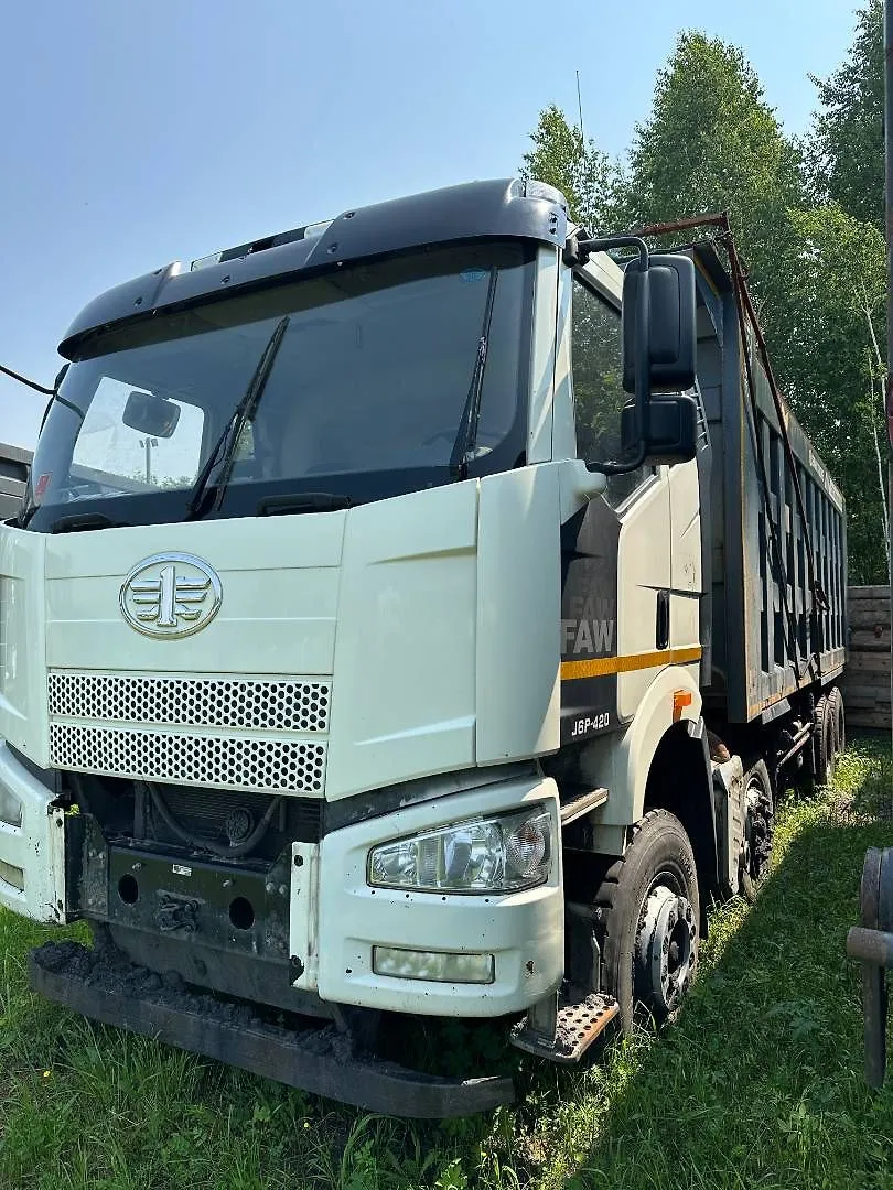 FAW CA 3310 8x4 Самосвал, фото 3