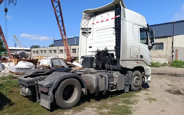 DONGFENG DFH 4x2 Седельный тягач, фото 3