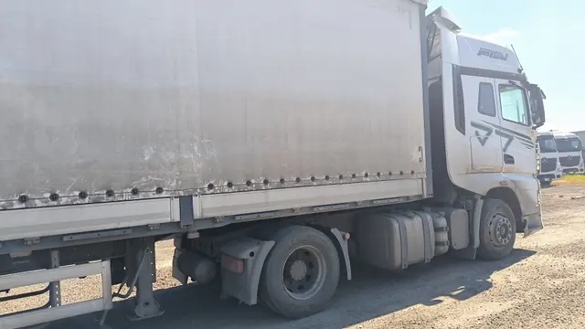 FAW J7 4x2 Седельный тягач, фото 3