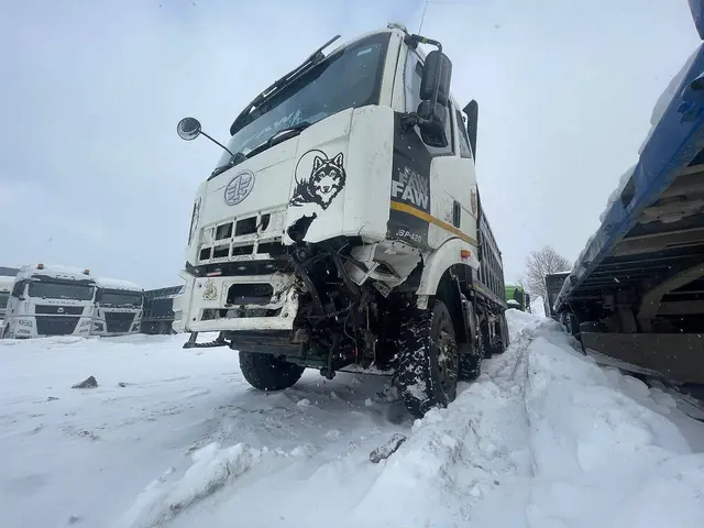FAW J6 8x4 Самосвал, фото 4