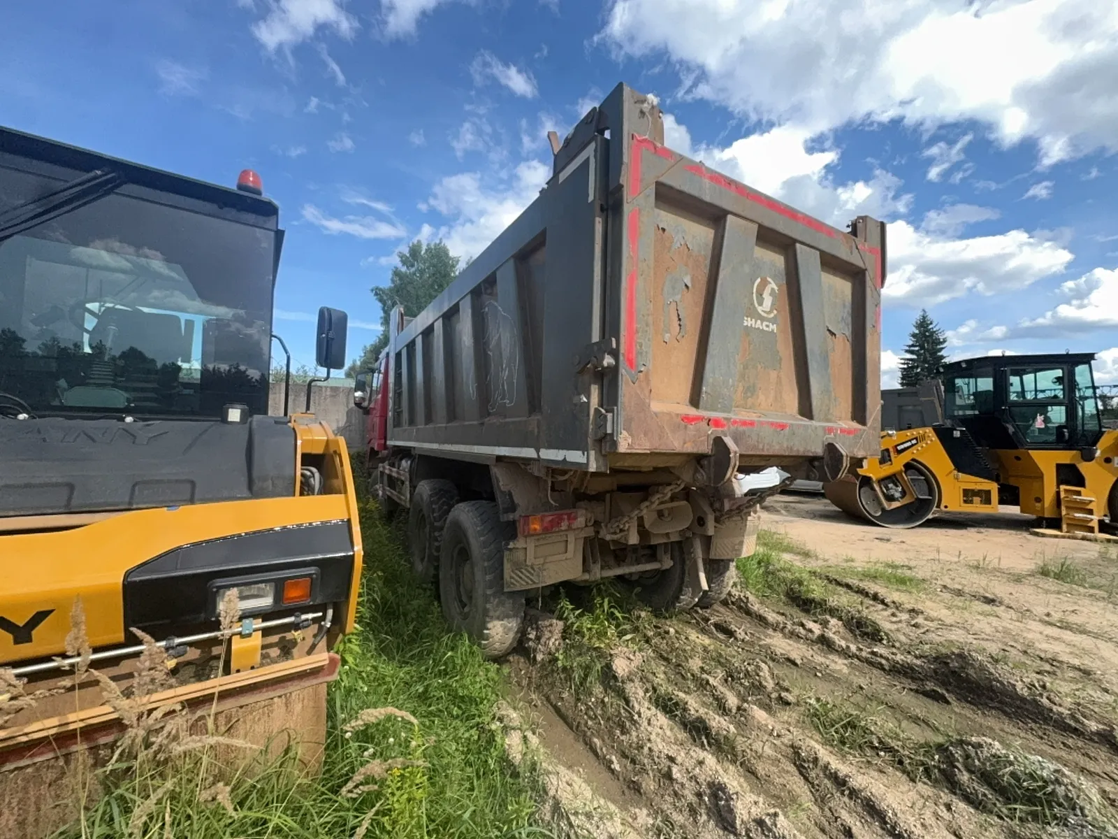 Shacman SX* 6x6 Самосвал, фото 4