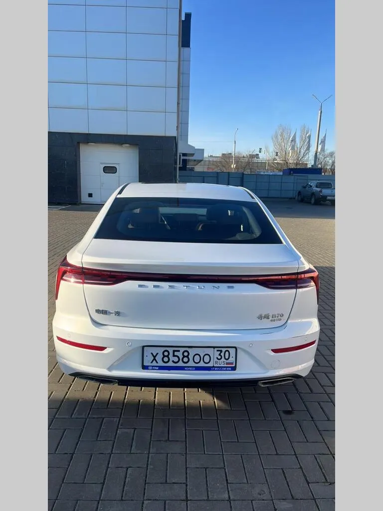 FAW Bestune B70 2.0T AT, фото 2