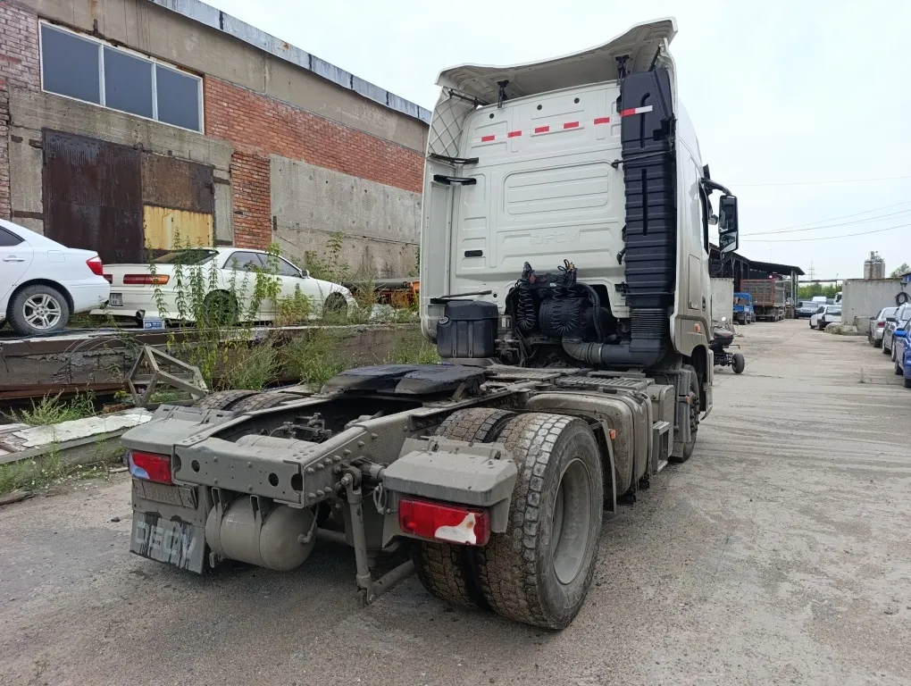 DONGFENG DFH 4x2 Седельный тягач, фото 3