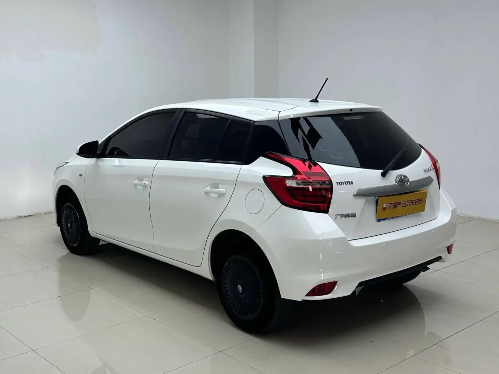 Toyota Yaris Leading, фото 4