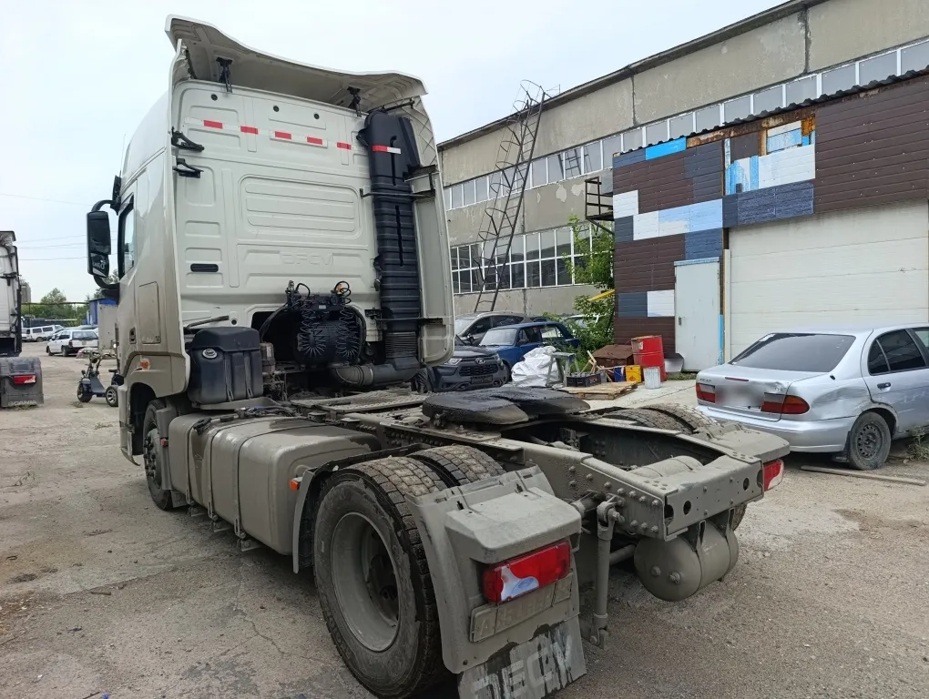 DONGFENG DFH 4x2 Седельный тягач, фото 4