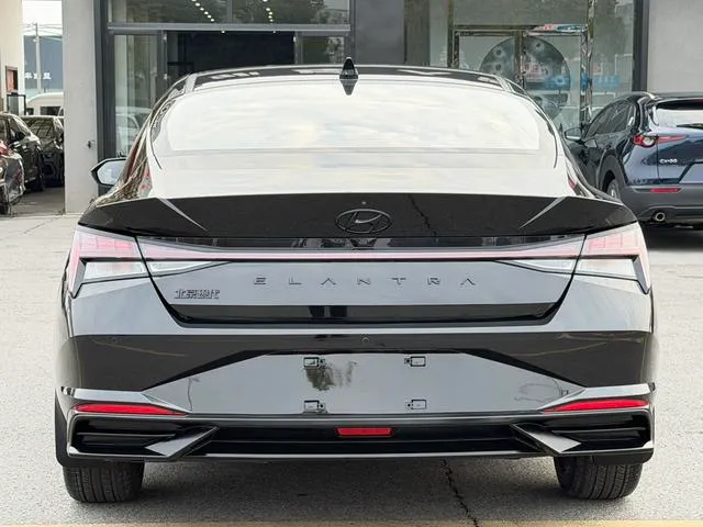 Hyundai Elantra CVT LUX Black Knight Limited Edition, фото 2