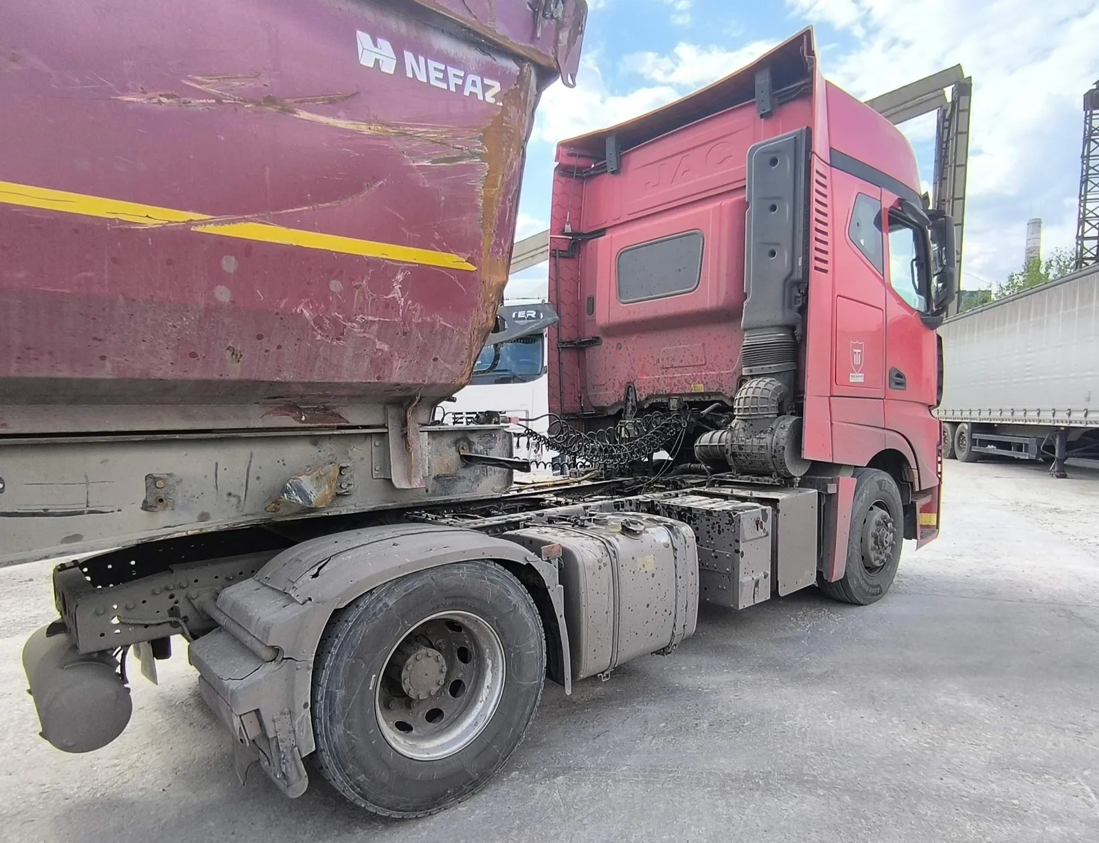 JAC K7 4x2 Седельный тягач, фото 3