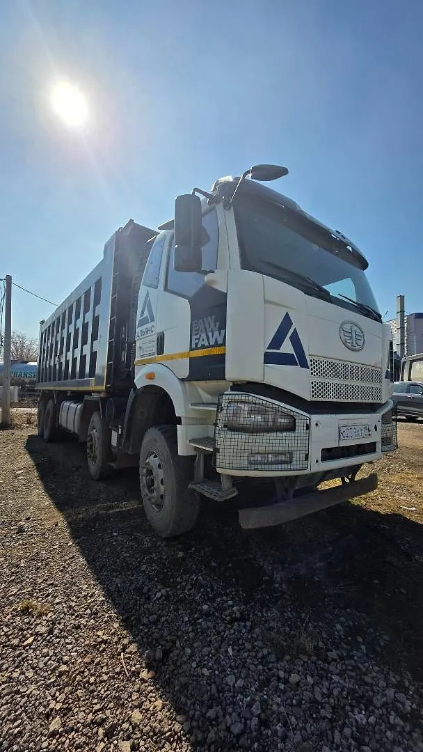 FAW CA 3310 8x4 Самосвал, фото 2