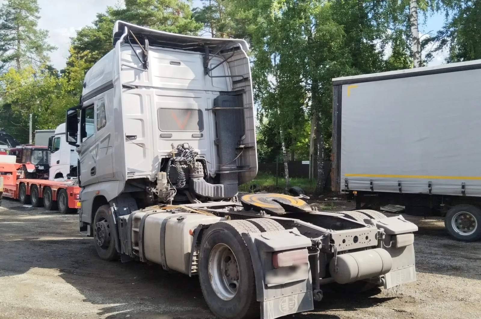 FAW J7 4x2 Седельный тягач, фото 4