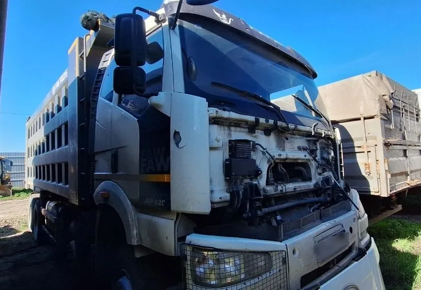 FAW J6 8x4 Самосвал, фото 2