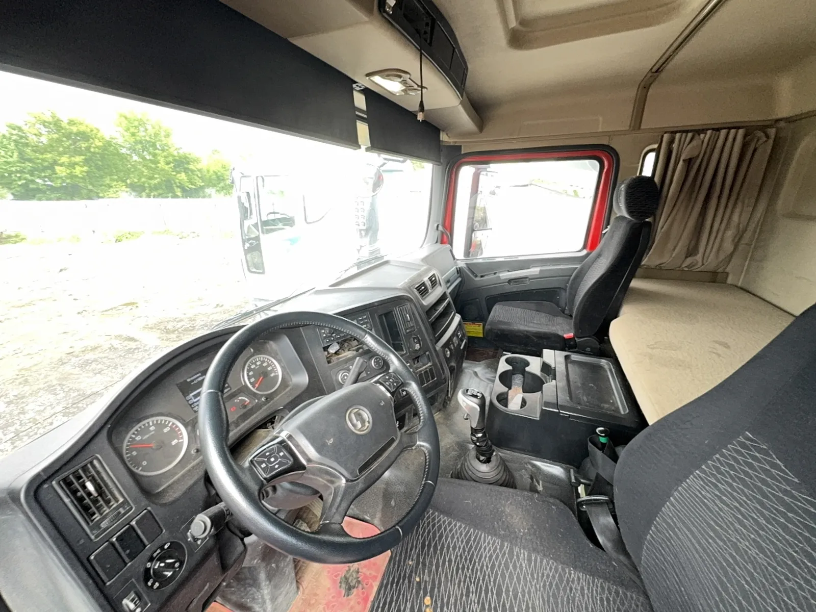 Shacman SX* 6x4 Самосвал, фото 5