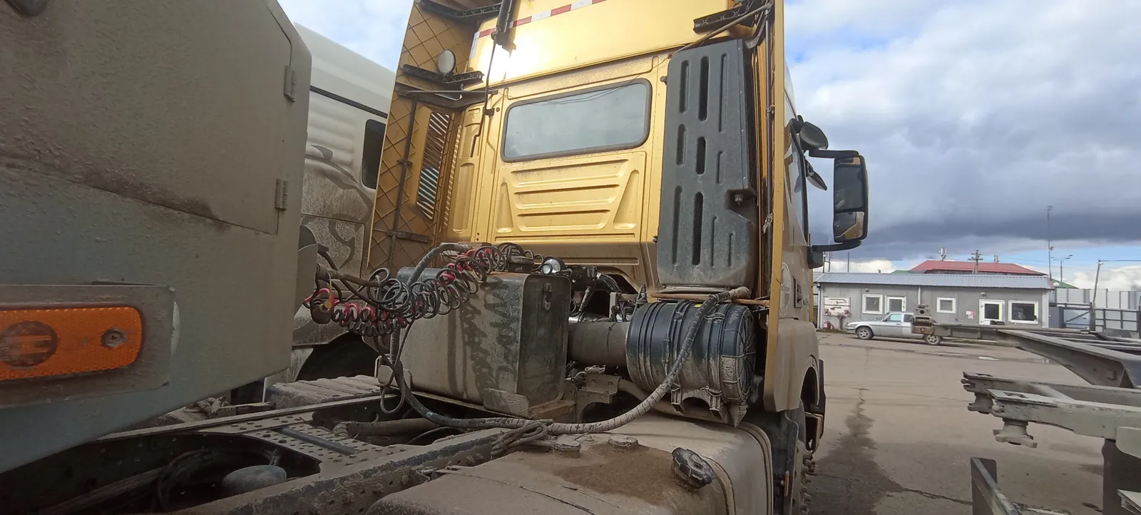 HONGYAN CQ* 6x4 Седельный тягач, фото 3
