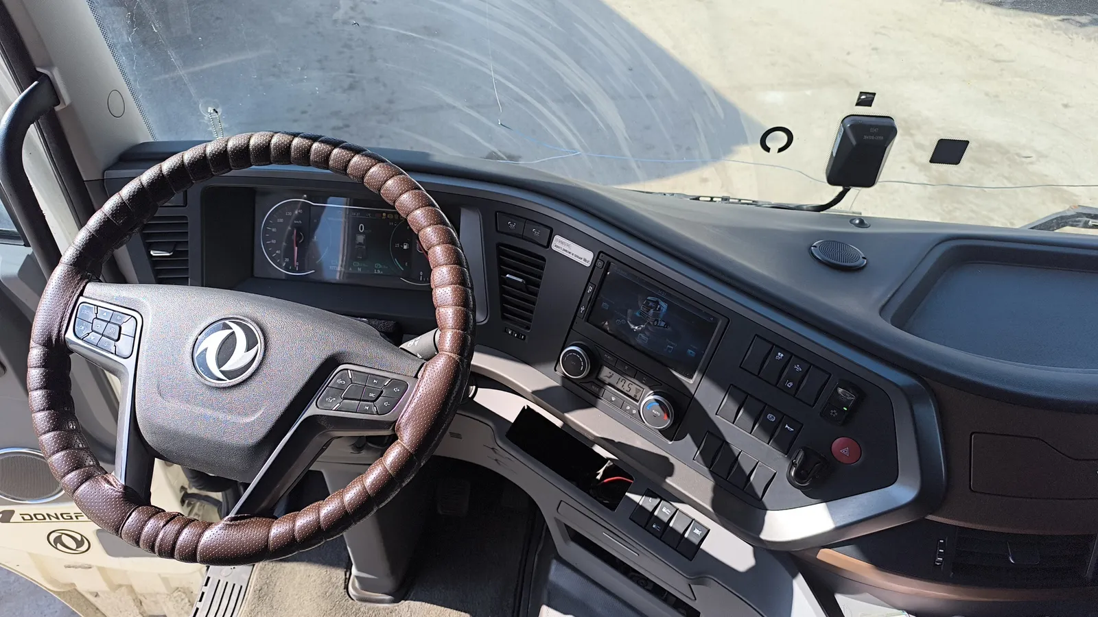 DONGFENG DFH 4x2 Седельный тягач, фото 5