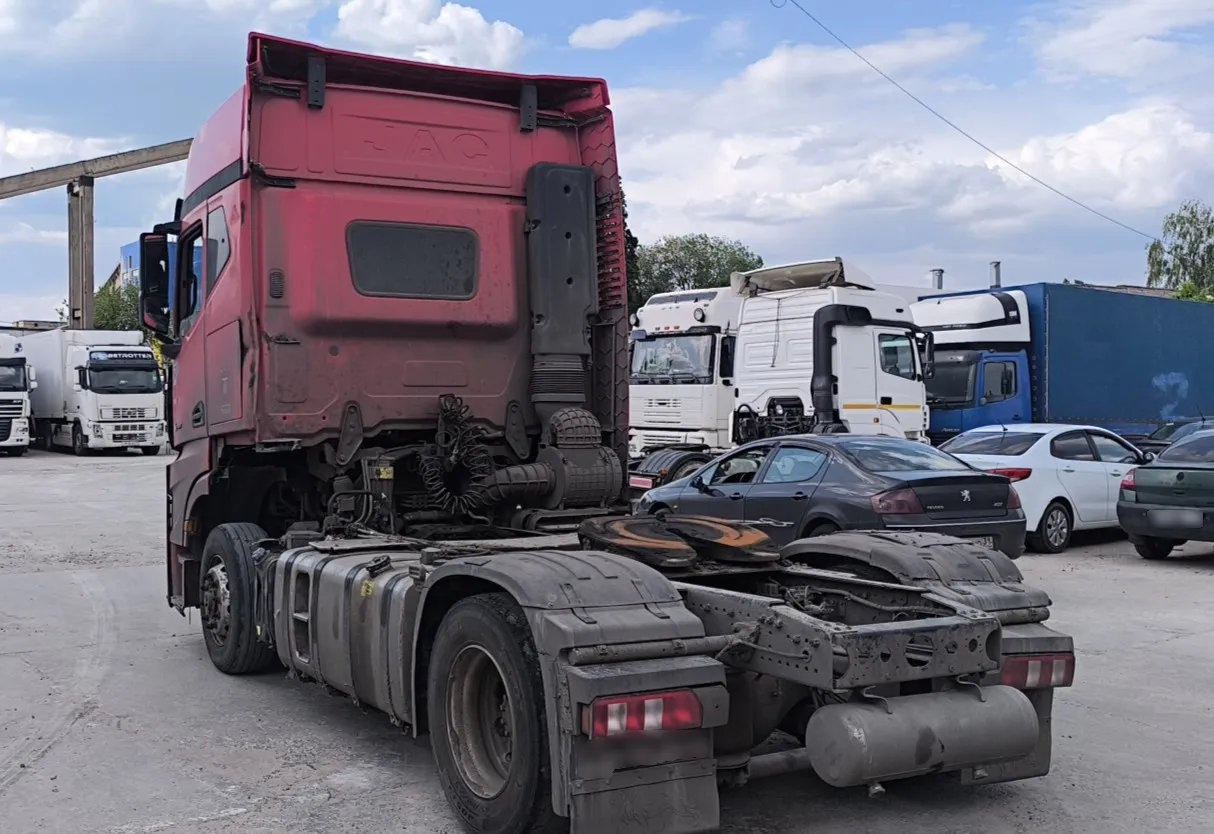 JAC K7 4x2 Седельный тягач, фото 4