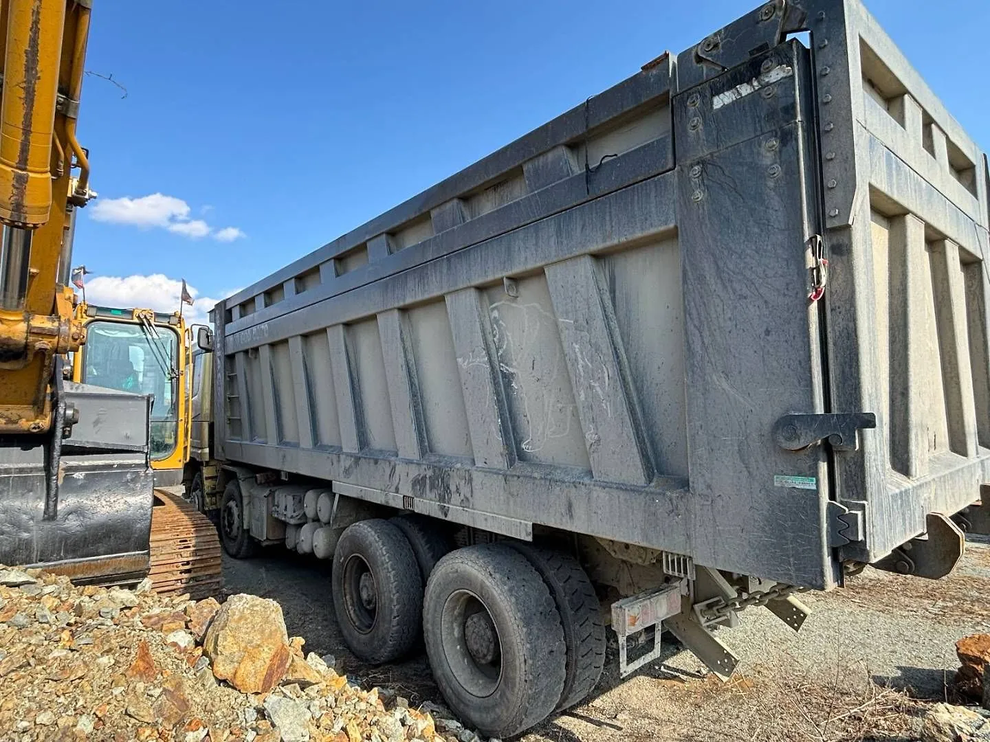Shacman SX* 8x4 Самосвал, фото 4