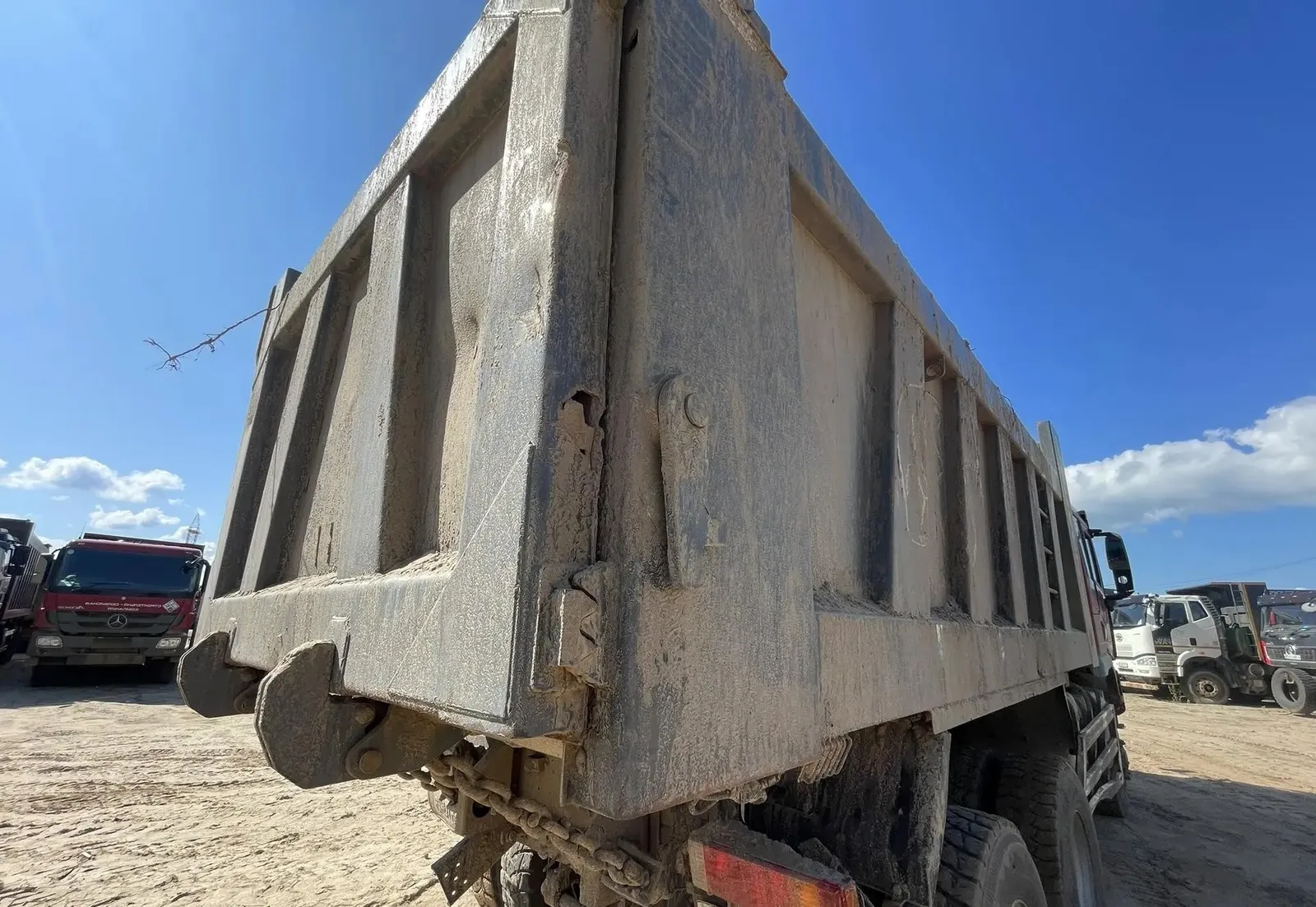 Shacman SX* 6x6 Самосвал, фото 3