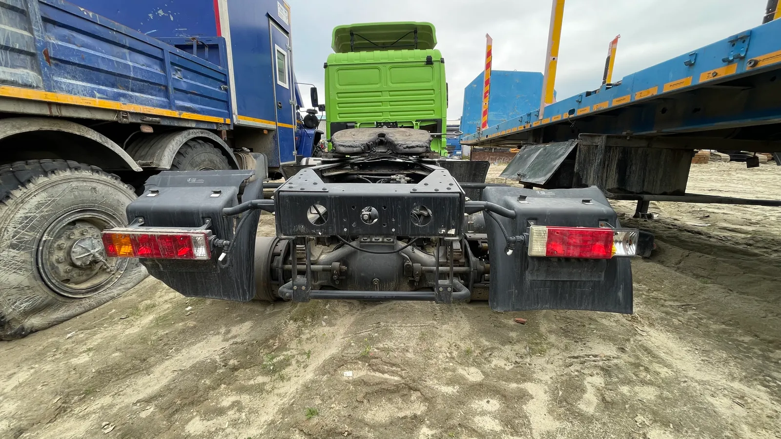 Shacman SX* 6x6 Седельный тягач, фото 3